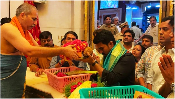 Hero Ram Charan performed special pooja at Siddi Vinayaka Temple in Mumbai Hero Ram Charan performed special pooja at Siddi Vinayaka Temple in Mumbai