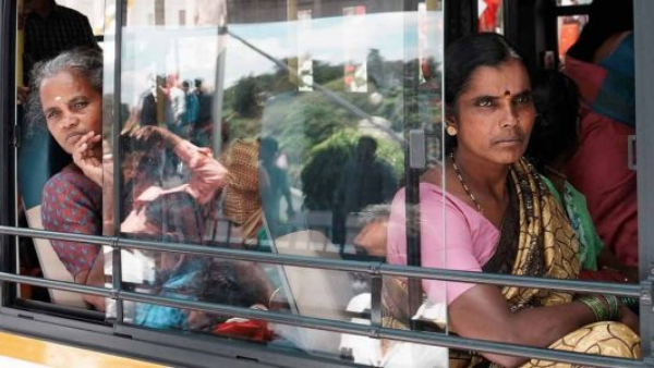 Women crush old man for seat on KSRTC bus in Karnataka