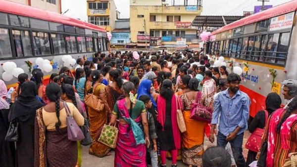 Women crush old man for seat on KSRTC bus in Karnataka