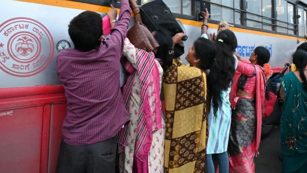 Women crush old man for seat on KSRTC bus in Karnataka