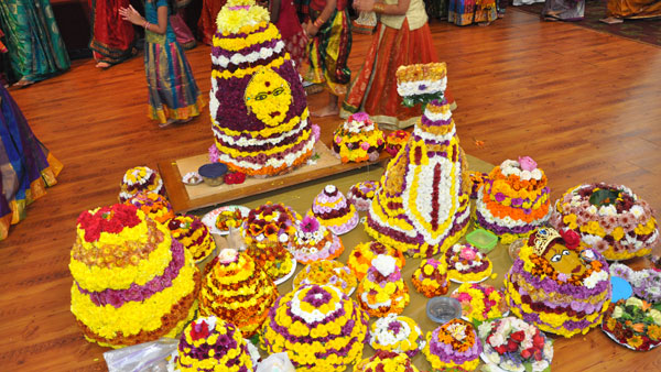  saddula bathukamma celebrations in telangana today in every village