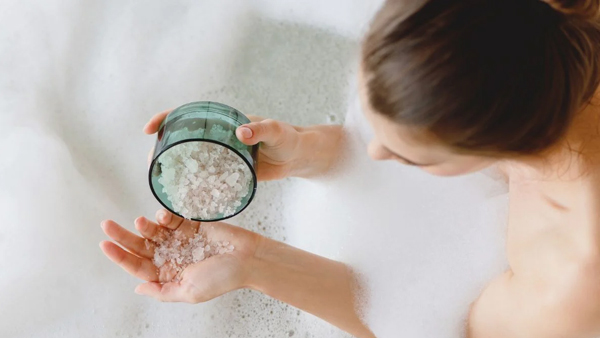 health tips: rock salt in bath water.. know the health benefits!!