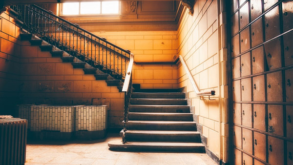 vastu tips: Stairs in that direction.. Financial difficulties and illnesses will increase in the family!