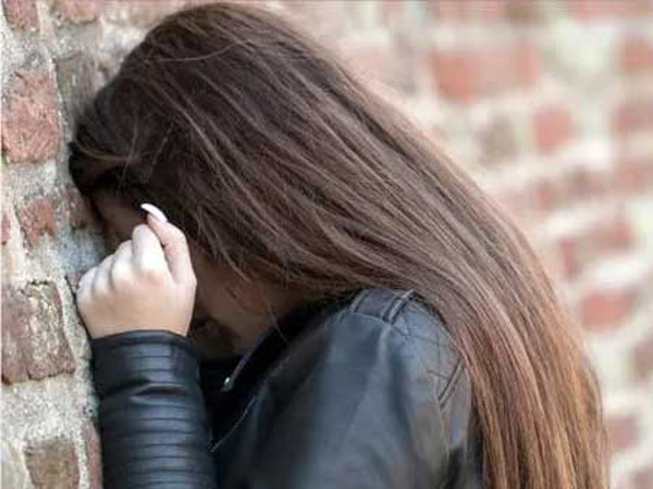 A social media friend is blackmailing and torturing a degree college girl in Puducherry A social media friend is blackmailing and torturing a degree college girl in Puducherry