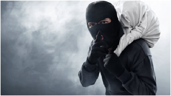 Thieves looted gold jewelery and cash from the house of a techie who went on tour to Kerala