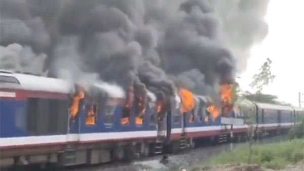  There was a fire accident in a train in Maharashtra