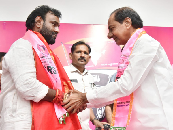 PJR son Vishnuvardhan Reddy joined into BRS 