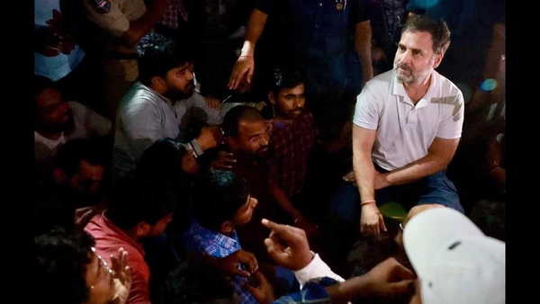 telangana elections: Rahul gandhi met job seekers in hyderabad
