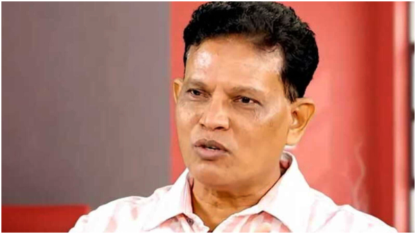 Ex-IAS officer sensational comments on KCR and KTR!!