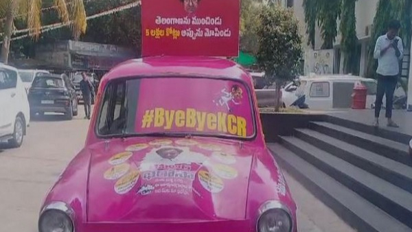Police took KCR 420 campaign cars from congress Gandhi Bhavan!! Police took KCR 420 campaign cars from congress Gandhi Bhavan!!