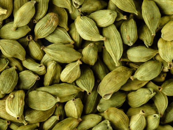 Health tips: Benefits of eating cardamom on an empty stomach!!
