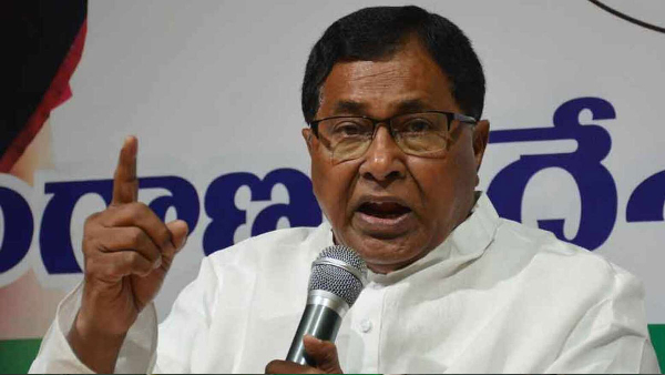 IT raids on Congress Contesting Cadidates offices in Hyderabad, issues notices