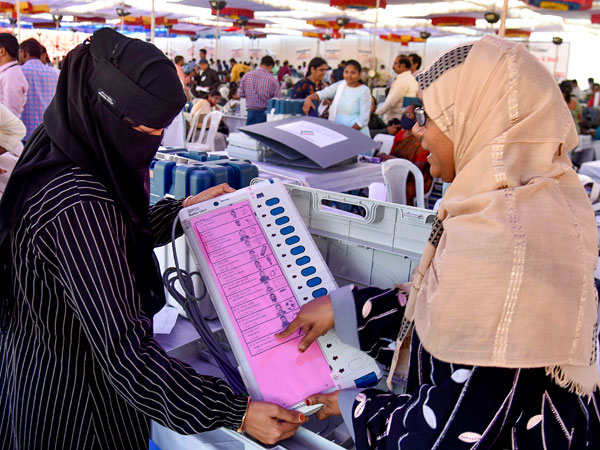 Telangana Election Polling: problems in EVMs in many polling centers, 400 technical staff in the field