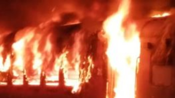 New Delhi-Darbhanga super fast Express caught fire, passengers saved with minor injuries 