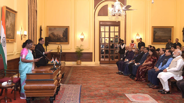 Retired IAS from Telangana, Heeralal Samariya takes oath as CIC