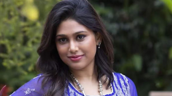 heroine manisha yadav comment on director seenu ramaswami