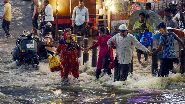heavy rain lashes in Hyderabad city second day