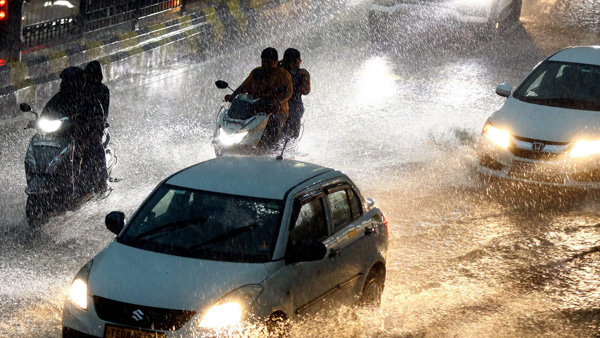 heavy rain lashes in Hyderabad city second day