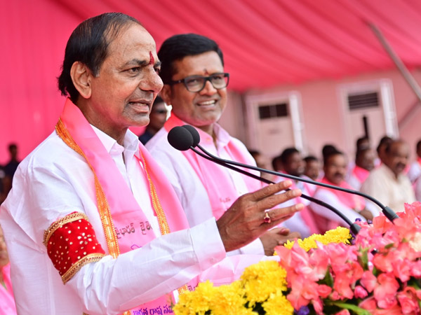 KCR hits out congress party in manthani brs public meeting