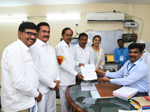 telangana CM KCR assets details in nomination