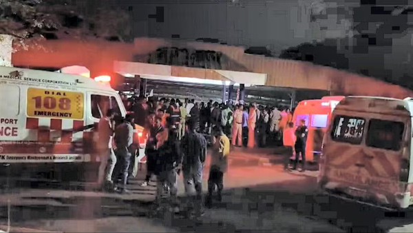 4 students died and others were injured in a stampede at cusat in Kochi kerala