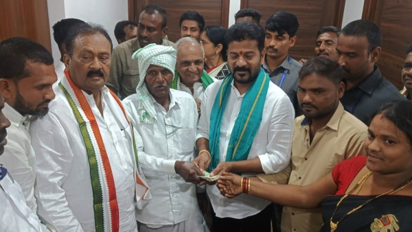 Konapur villagers gave nomination money to Revanth Reddy and angry with KCR