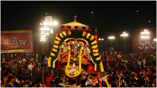 Koti Deepotsavam 2023:Devotees attend in large numbers to witness the spiritual atmosphere