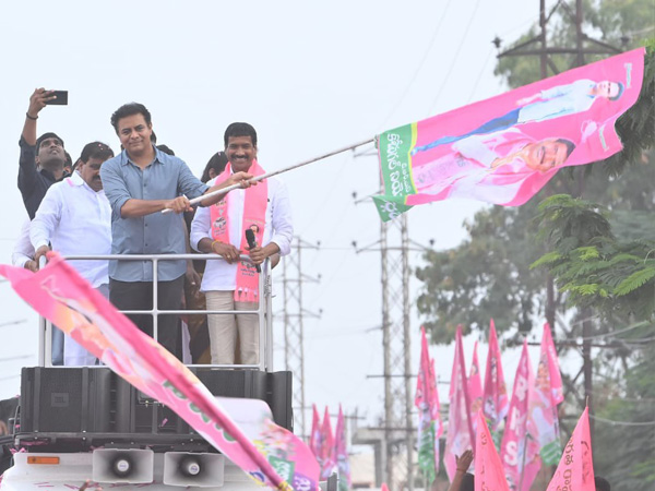 KTR hits out at Revanth reddy in kodangal public rally