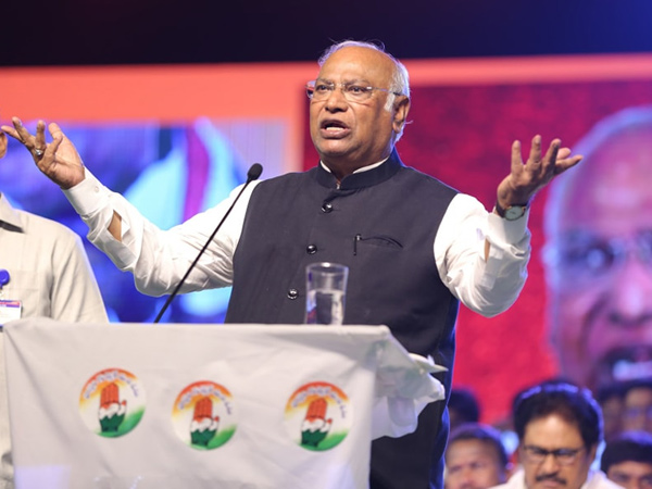 mallikarjun kharge slams bjp and brs in quthbullapur congress public meeting