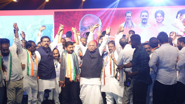 mallikarjun kharge slams bjp and brs in quthbullapur congress public meeting