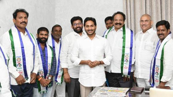 Former Janasena leader Meda Gurudatta Prasad joins in YSRCP