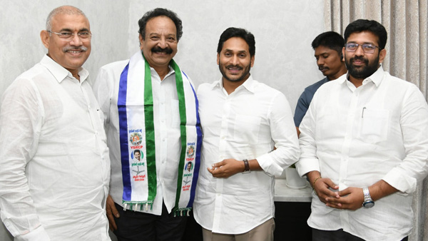Former Janasena leader Meda Gurudatta Prasad joins in YSRCP