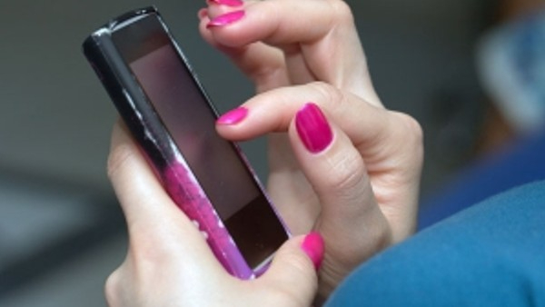 Girlfriend shocked to see 13 thousand nude photos in boyfriends mobile phone gallery in Bengaluru. 