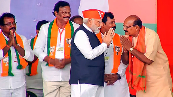 Do we need Farm House CM? PM Modi asked telangana people to think!!