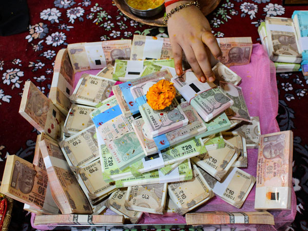 Dhanteras 2023: Do this work on Dhana Trayodashi, you will get money for a whole year!!