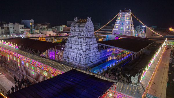 Lakh kunkamacharana was held grandly at Sripadmavati Ammavari temple in Tiruchanur Lakh kunkamacharana was held grandly at Sripadmavati Ammavari temple in Tiruchanur