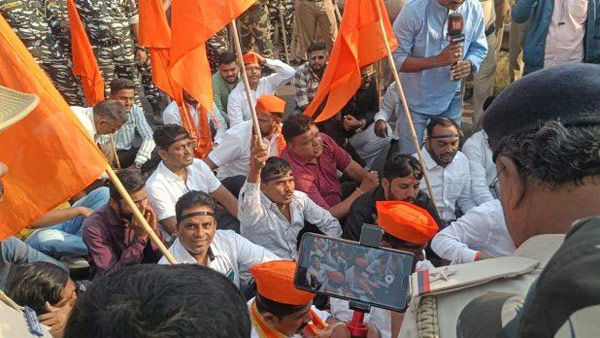 Shiv Sena activists who tried to organize a black day on Kannada Rajyotsava were arrested