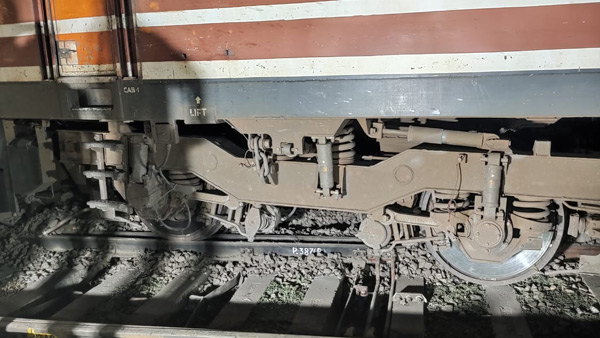  Suhaildev Express train derailed at the Prayagraj 