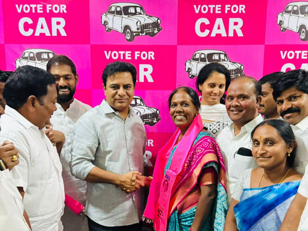 BJP leader Tula Uma joins BRS on the presence of minister KTR BJP leader Tula Uma joins BRS on the presence of minister KTR