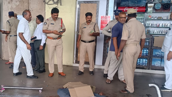 apsrtc bus ran over platform kills 3 passengers at vijayawada bus station