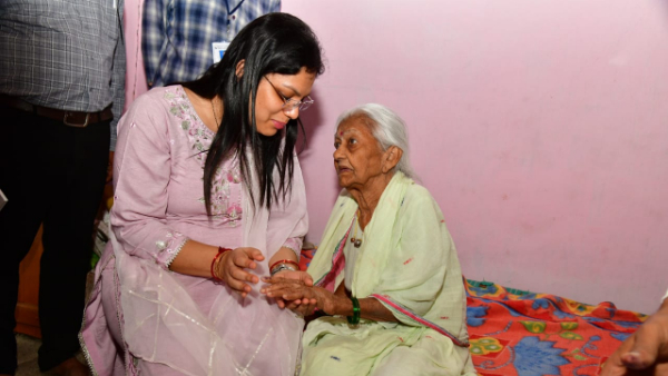 Home voting started in Telangana; Elderly and disabled voting!!