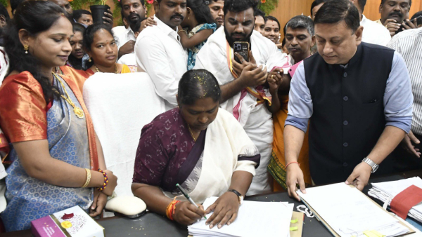 Minister Seethakka good news for Anganwadi staff Minister Seethakka good news for Anganwadi staff