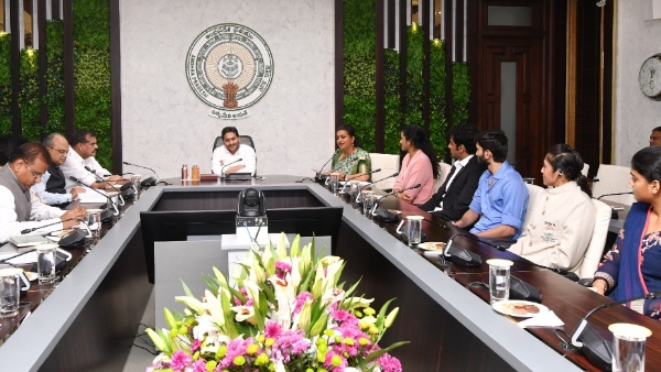 andhra pradesh cm jagan held review meeting on aadudam andhra program