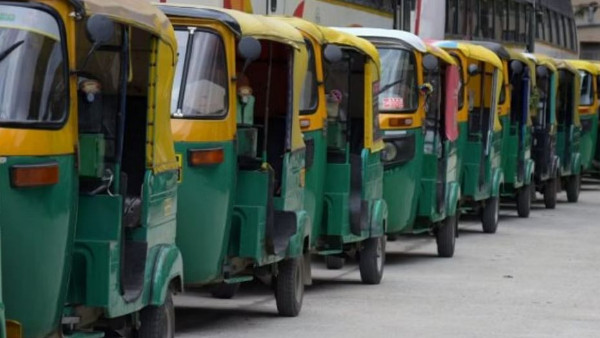  Auto drivers are worried about free bus travel for women