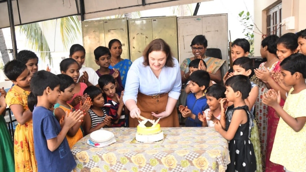 Pawan Kalyan christmas wishes to telugu people: Ana konidela in orphanage with children 