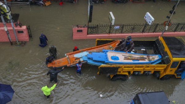 Heavy rains are falling in Tamil Nadu due to cyclone Migzam