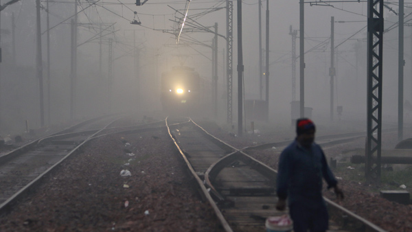 delhi fog: 110 flights delayed, and number of trains affected due to poor visibility