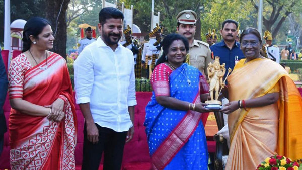 At Home program at Rashtrapati Nilayam in Hyderabad; governor and cm, other political leaders participated