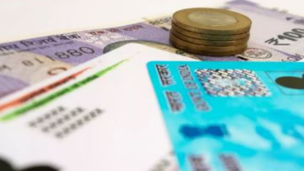 Fraudsters making fake ID card in the name of Mahalakshmi scheme