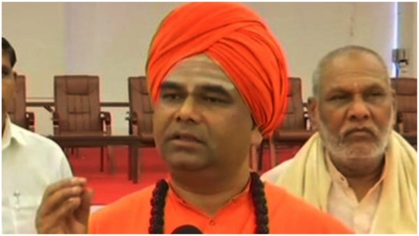 Karnataka Swamiji who made sensational comments to give weapons in the hands of abbots and Swamijis